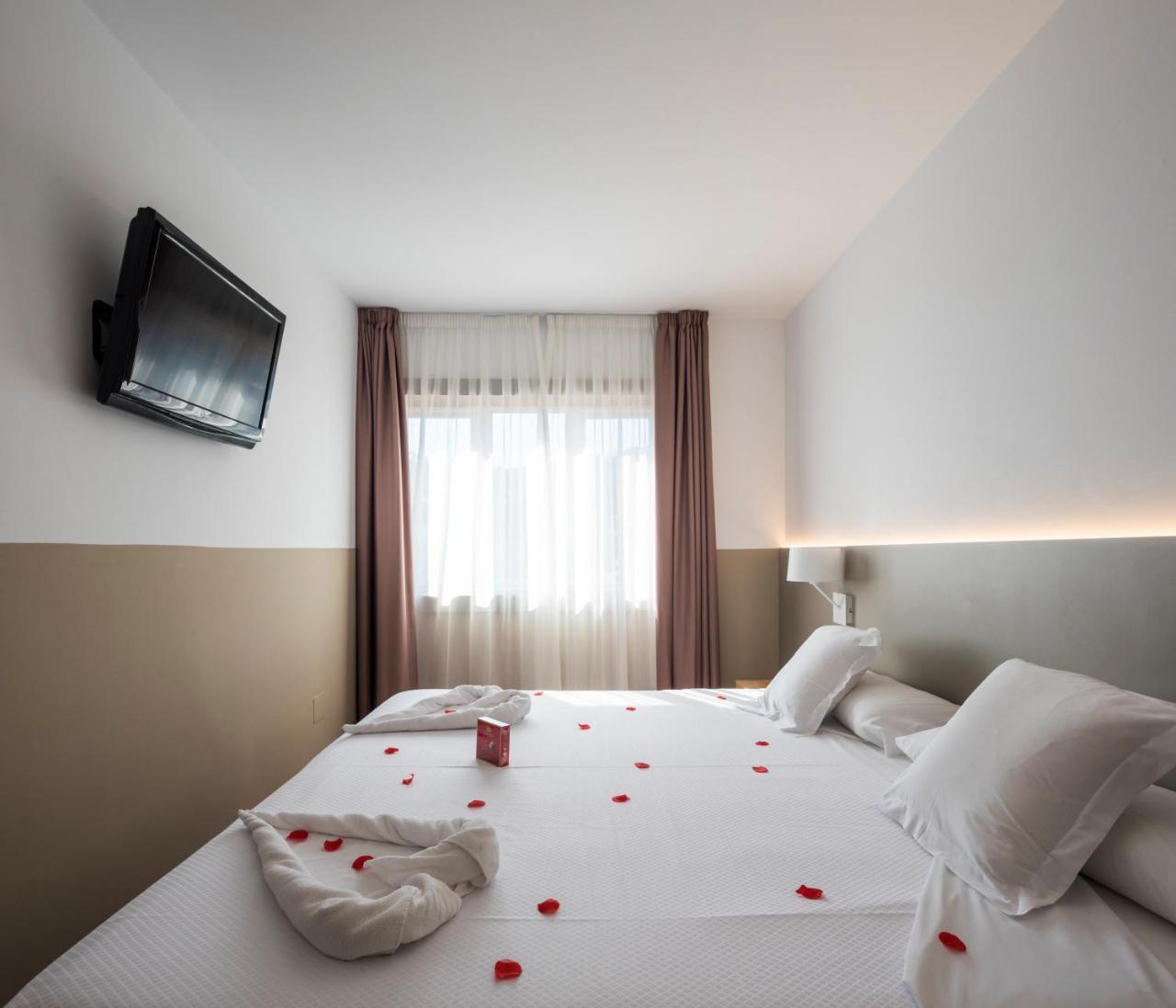 Hotel Airinos 3* Cangas do Morrazo Exteriör bild
