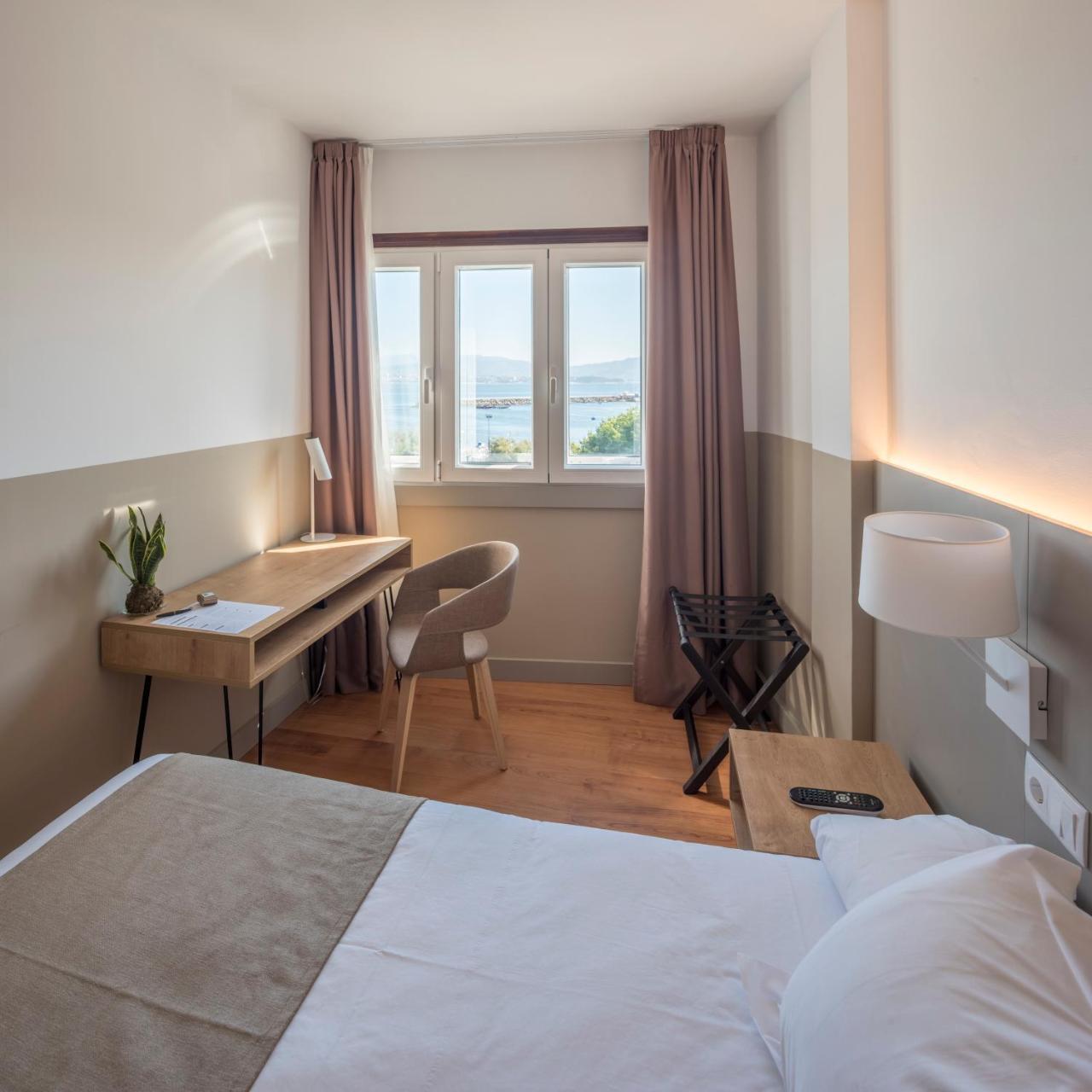 Hotel Airinos 3* Cangas do Morrazo Exteriör bild